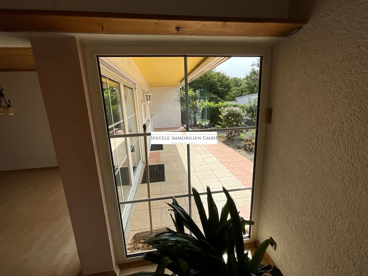 Wohnzimmer Blick zur Terasse