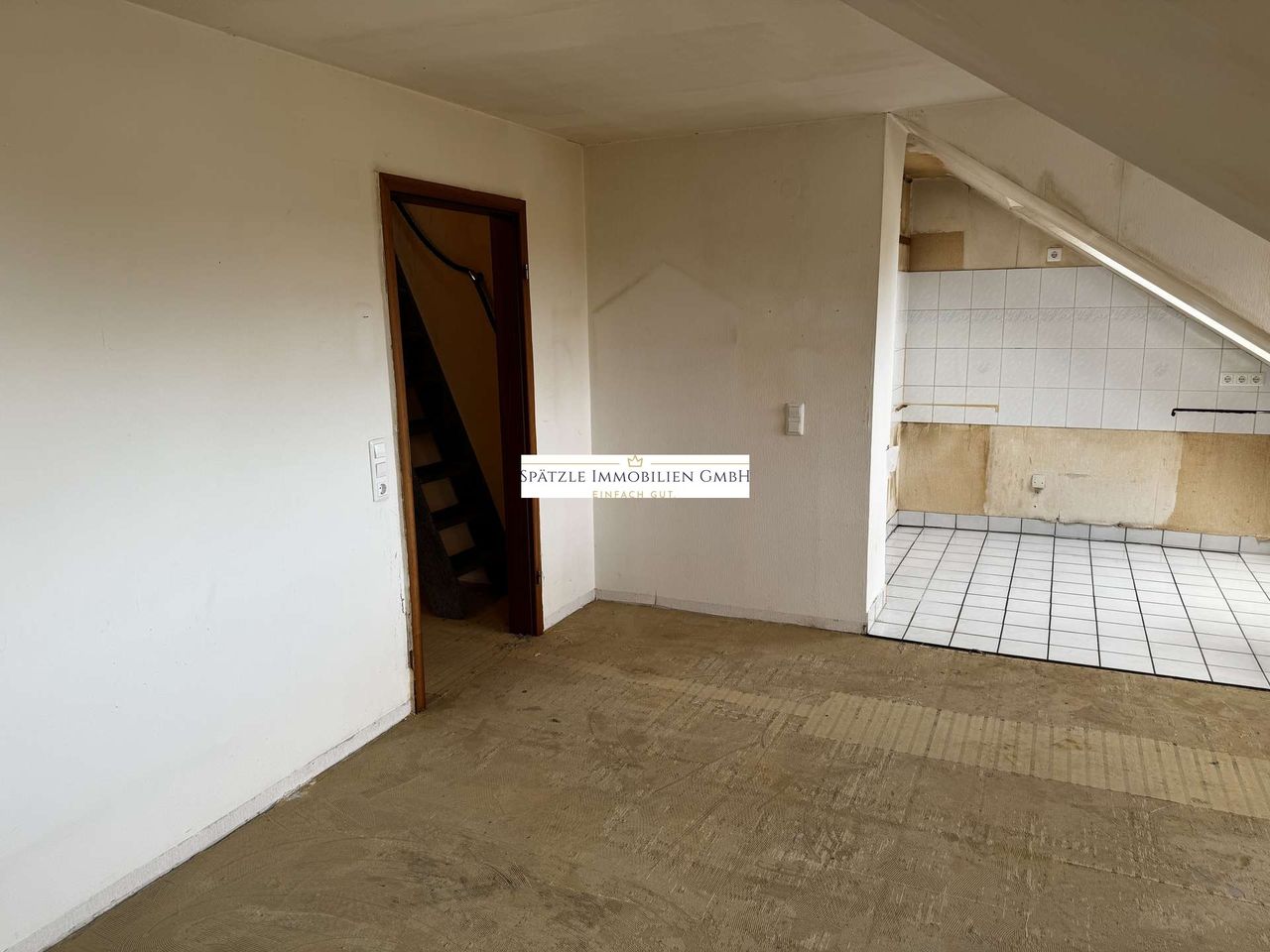 Wohnzimmer Blick zum Eingang