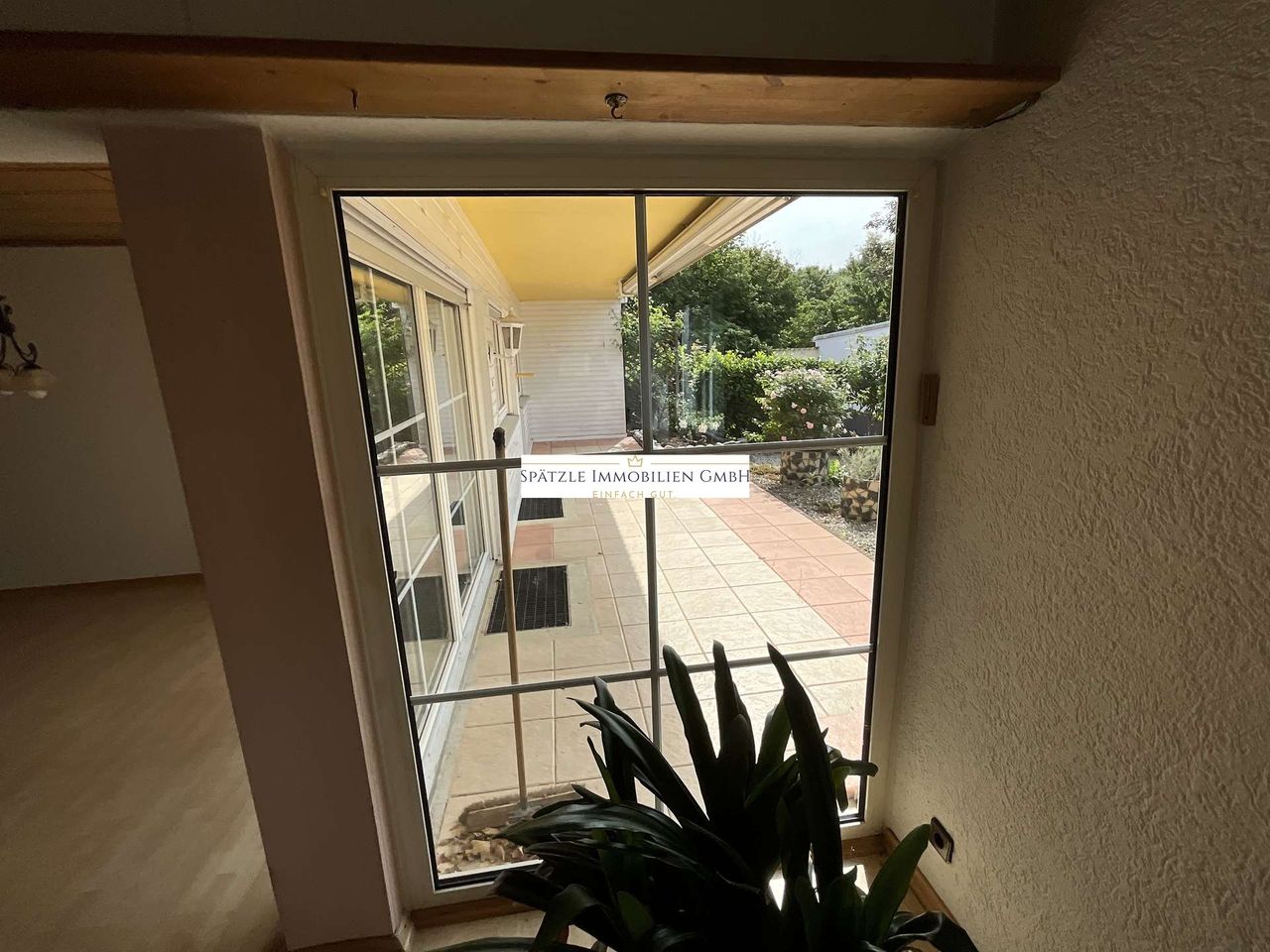 Wohnzimmer Blick zur Terasse