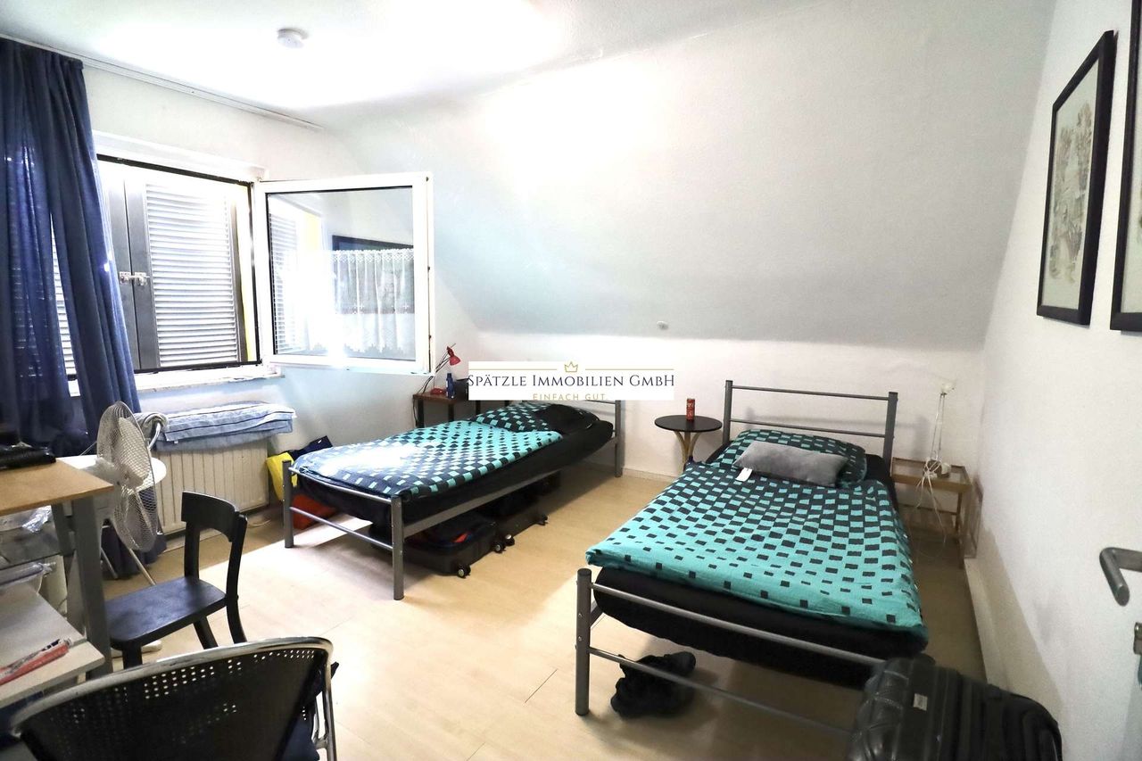 Schlafzimmer 1