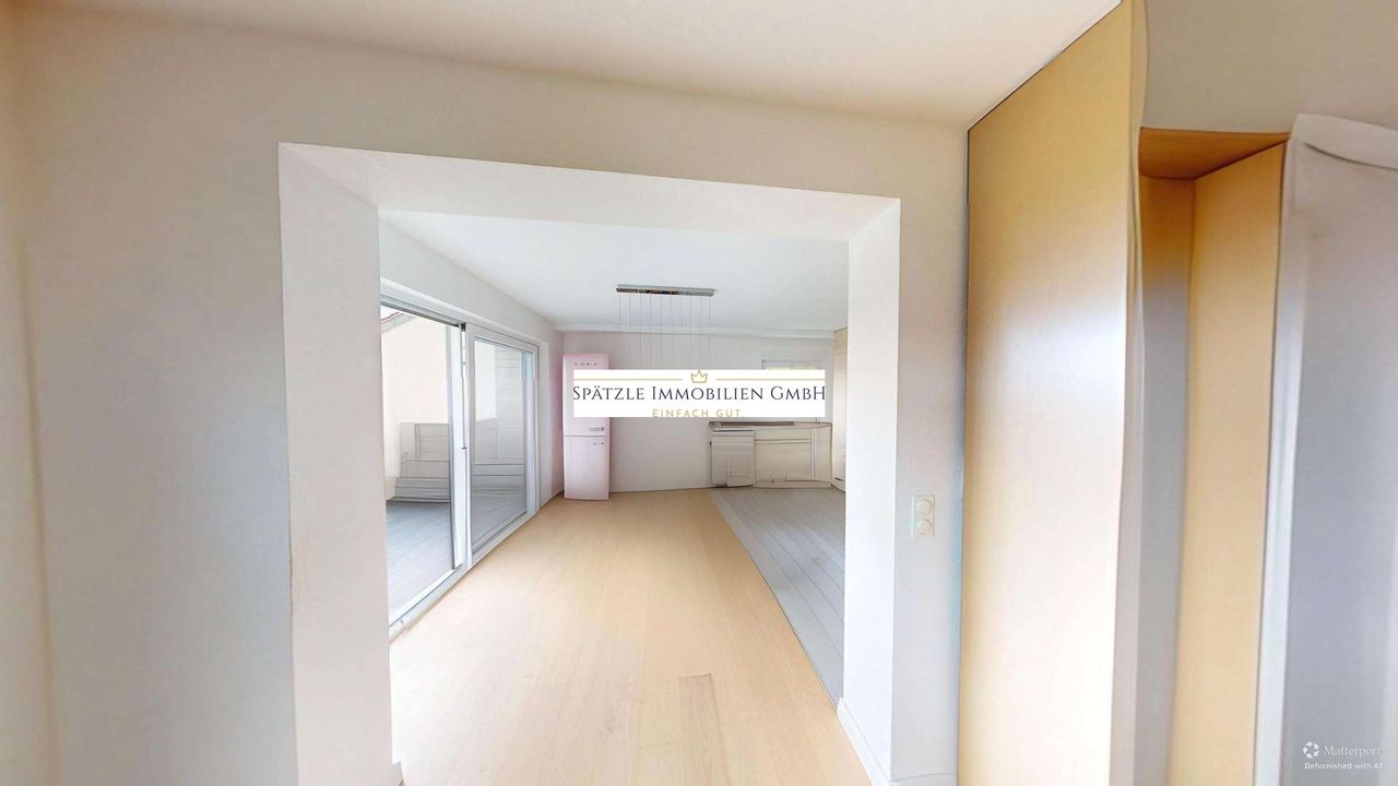 Wohnzimmer Blick zum Esszimmer  ohne Möbel