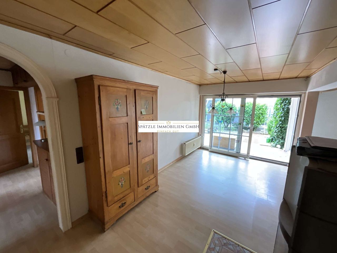 Wohnzimmer mit Blick zur Terrasse